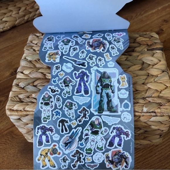 Disney Pixar: Lightyear 150 Sticker Collection - Picture 4 of 5